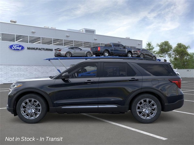 2025 Ford Explorer photo 3