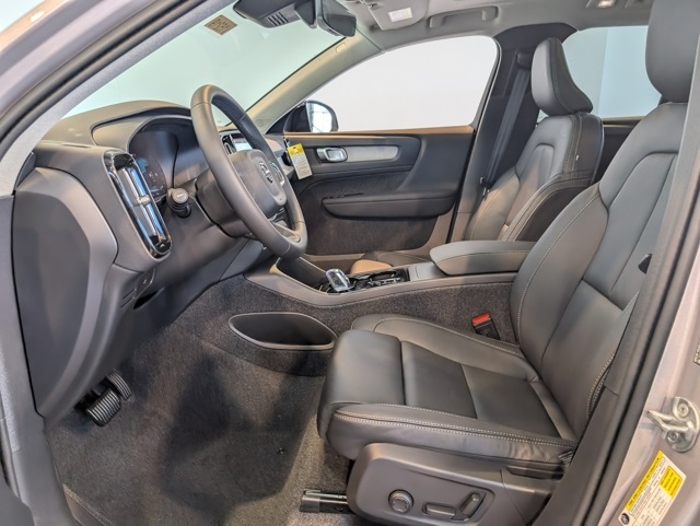 2026 Volvo XC60 B5 Plus photo 10