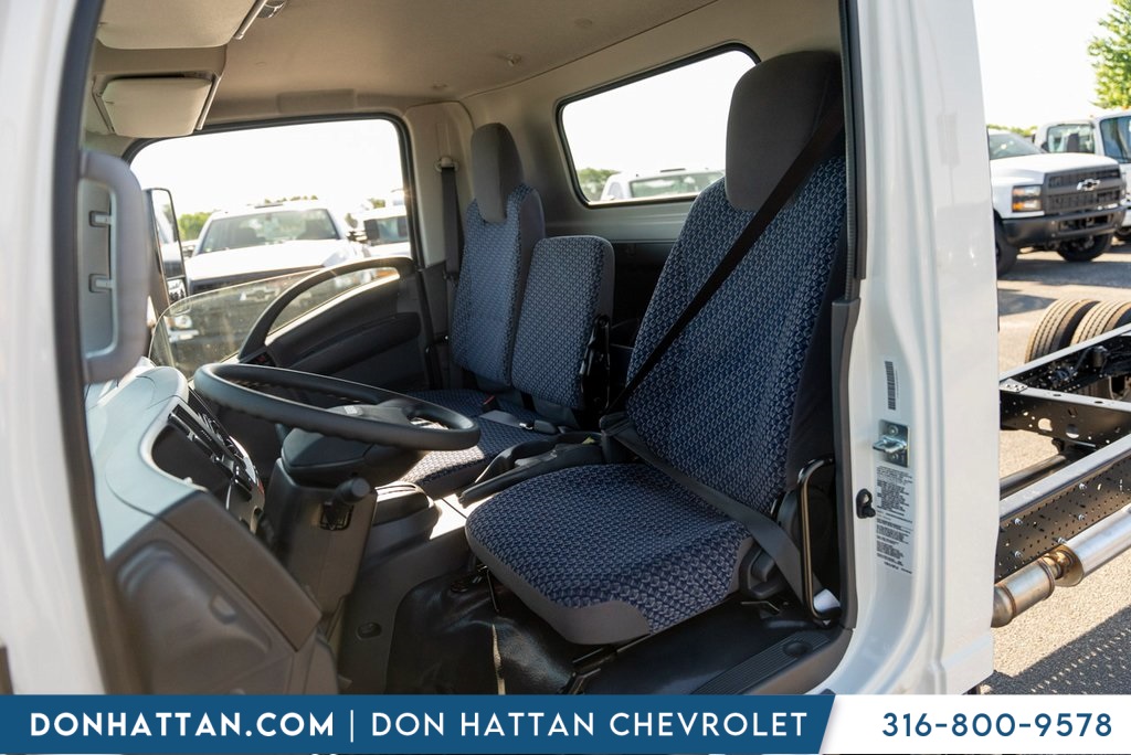 2025 Chevrolet Silverado 4500HD photo 4