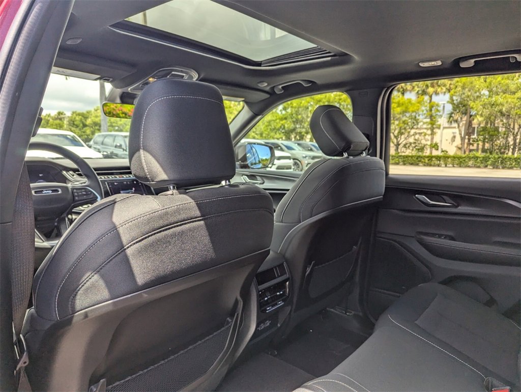 2025 Jeep Grand Cherokee Laredo X photo 9