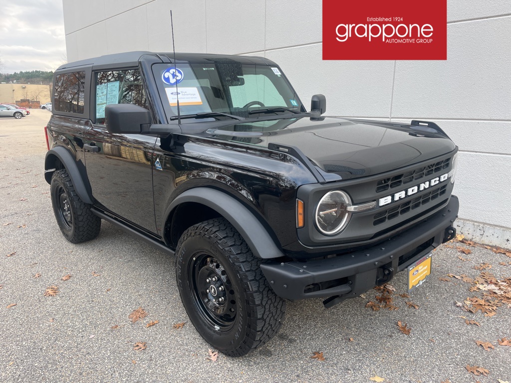 2023 Ford Bronco 2-Door Black Diamond's photo