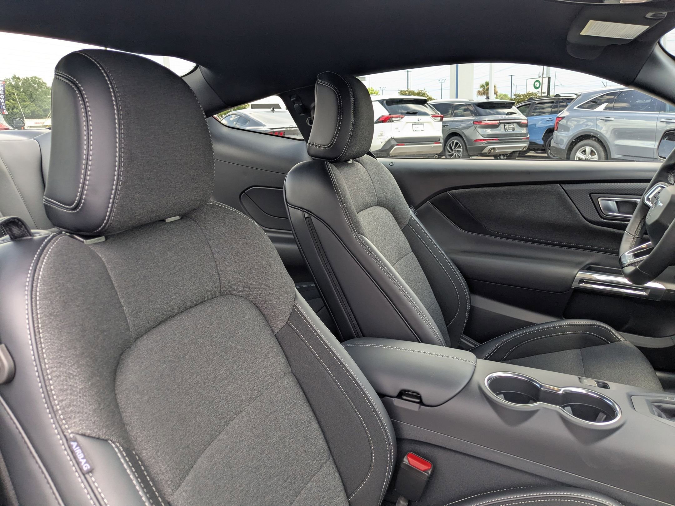 2025 Ford Mustang EcoBoost photo 27