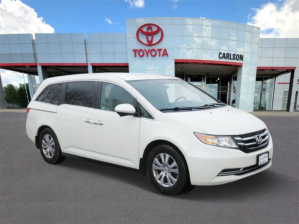 Used 2016 Honda Odyssey SE with VIN 5FNRL5H32GB105886 for sale in Minneapolis, Minnesota