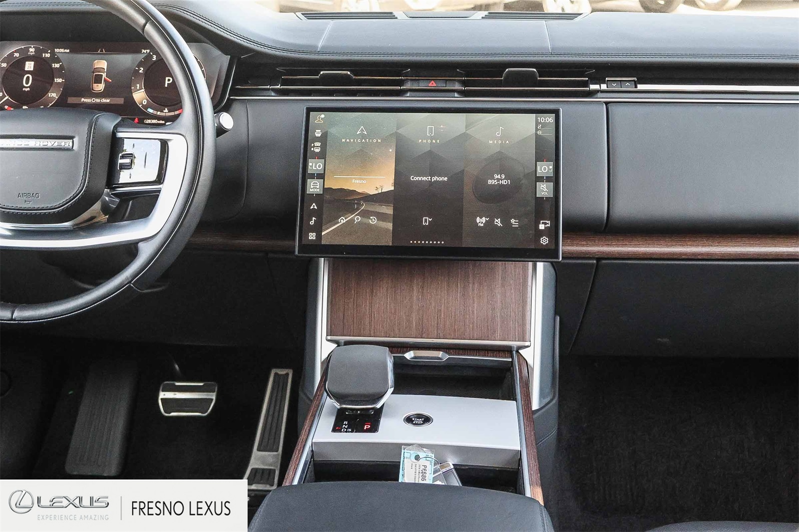 2024 Land Rover Range Rover SE photo 15