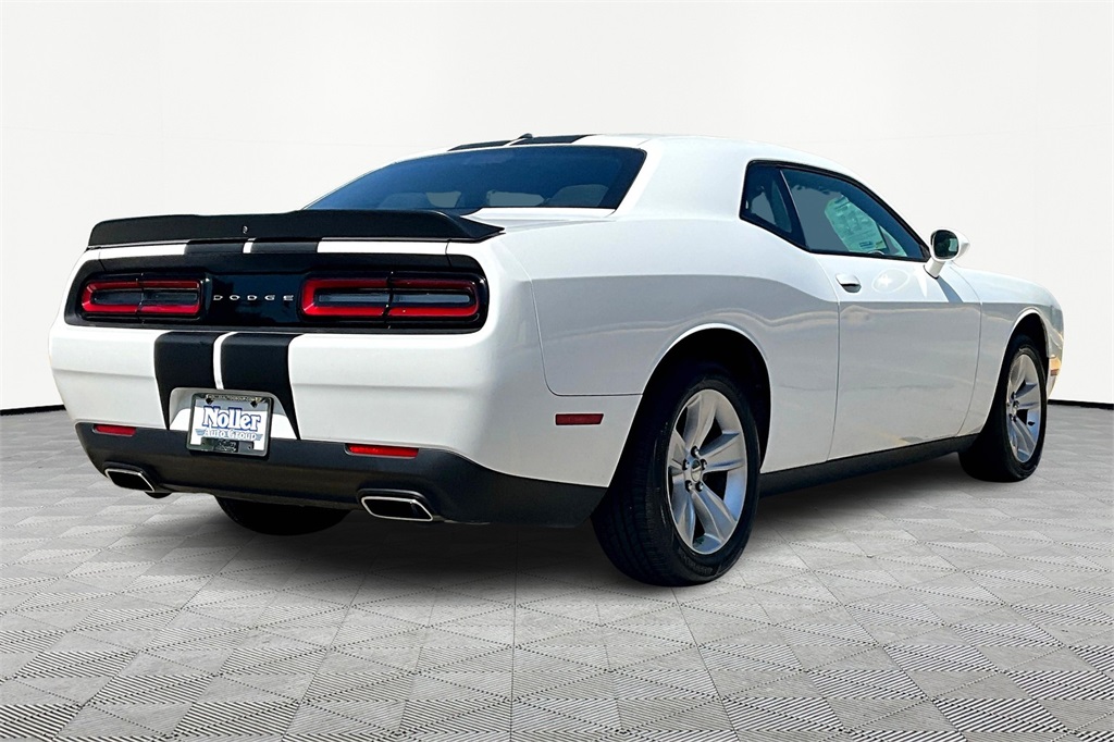 2023 Dodge Challenger SXT photo 2