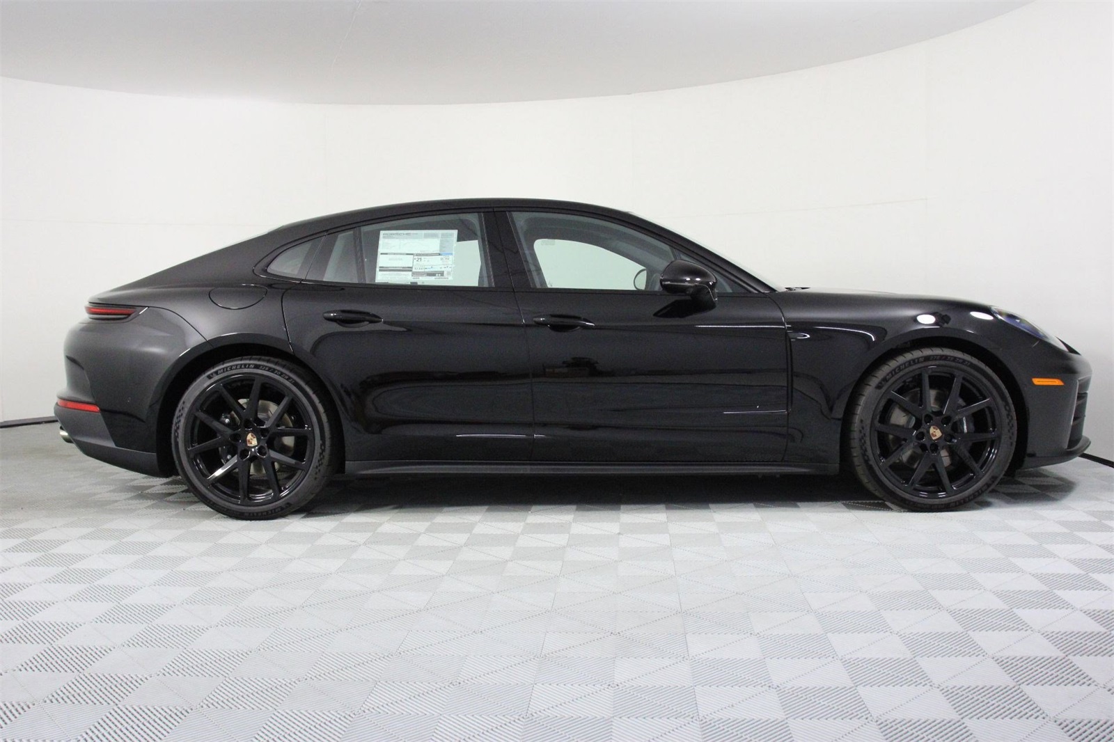 2025 Porsche Panamera 4 photo 8