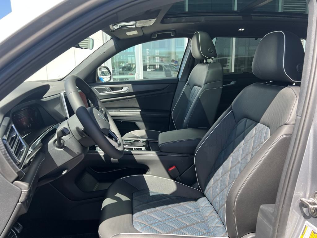 2025 Volkswagen Atlas Cross Sport SEL Premium R-Line photo 7