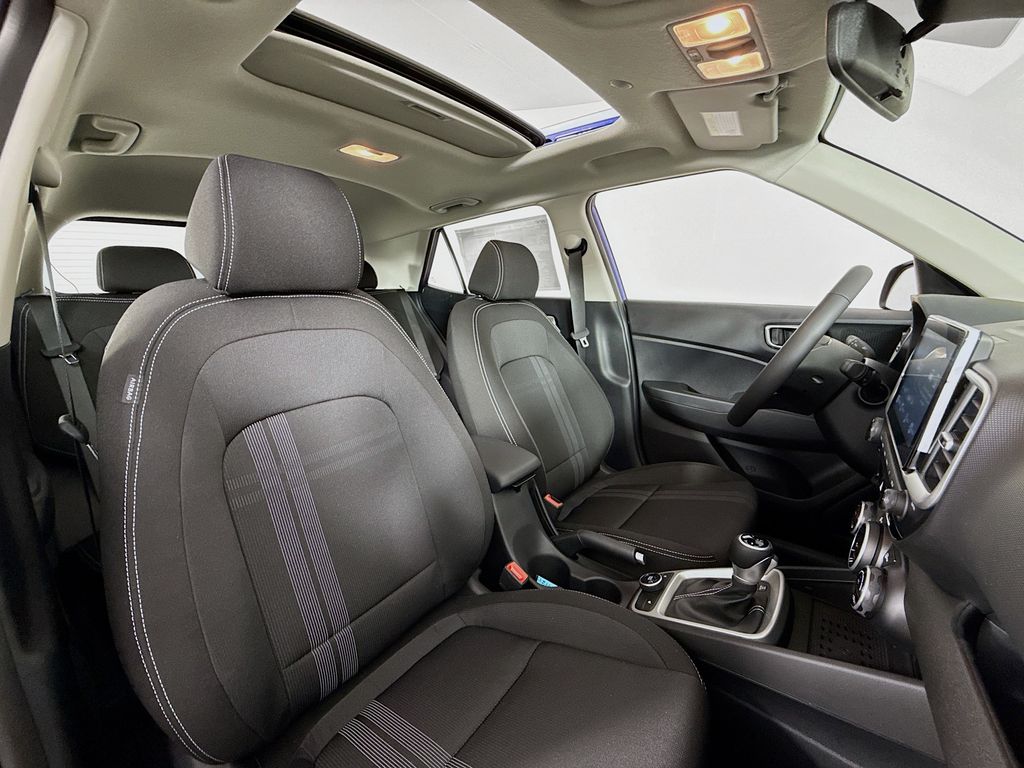 2026 Hyundai Venue SEL photo 27