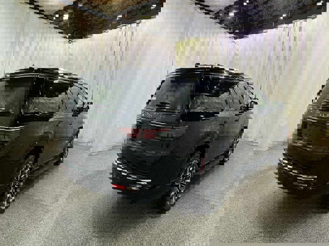 2025 Jeep Wagoneer L Series II photo 4