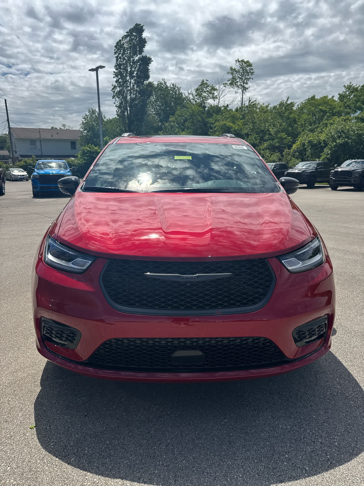 2025 Chrysler Pacifica Limited photo 2