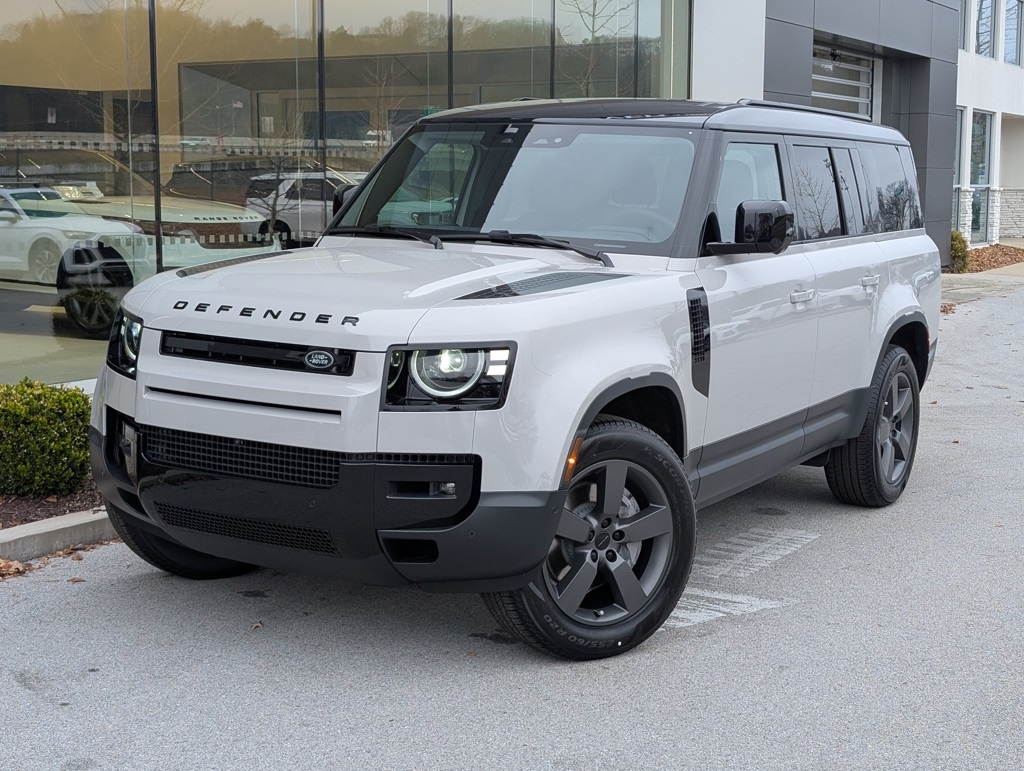 2026 Land Rover Defender S's photo