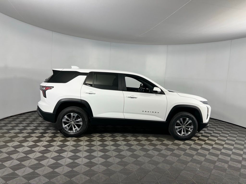 2025 Chevrolet Equinox LT photo 4
