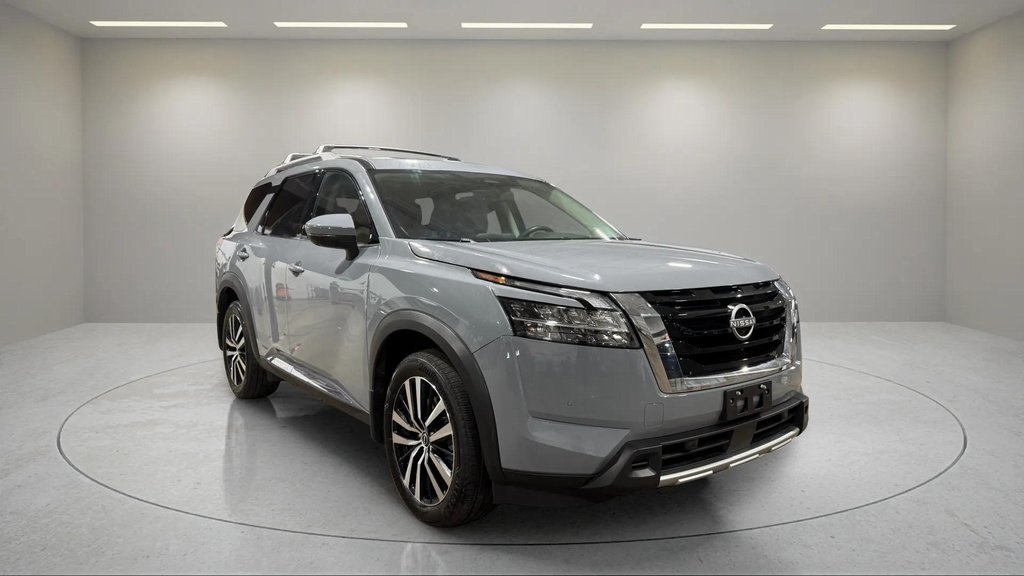 2024 Nissan Pathfinder Platinum photo 3