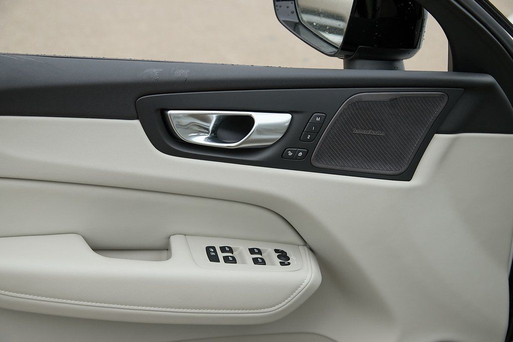 2026 VOLVO XC60 - Image 9