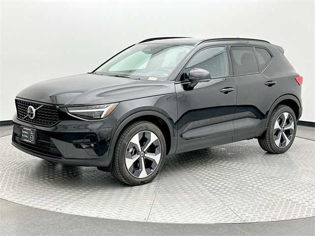 2025 Volvo XC40