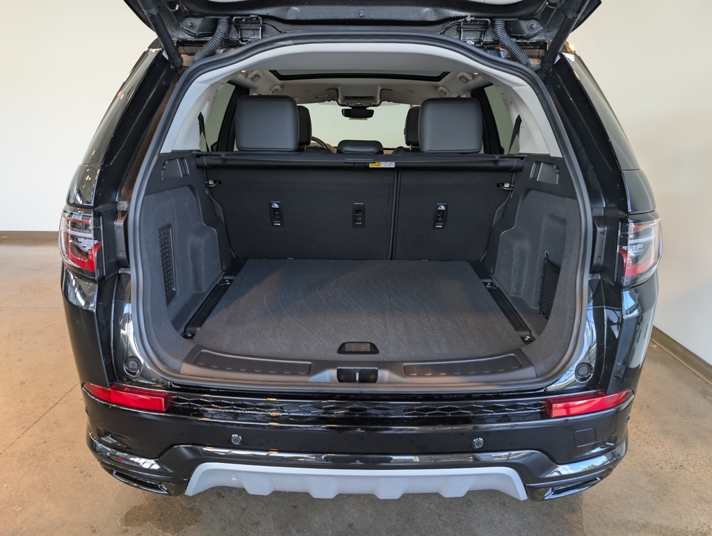 2025 Land Rover Discovery Sport S photo 5