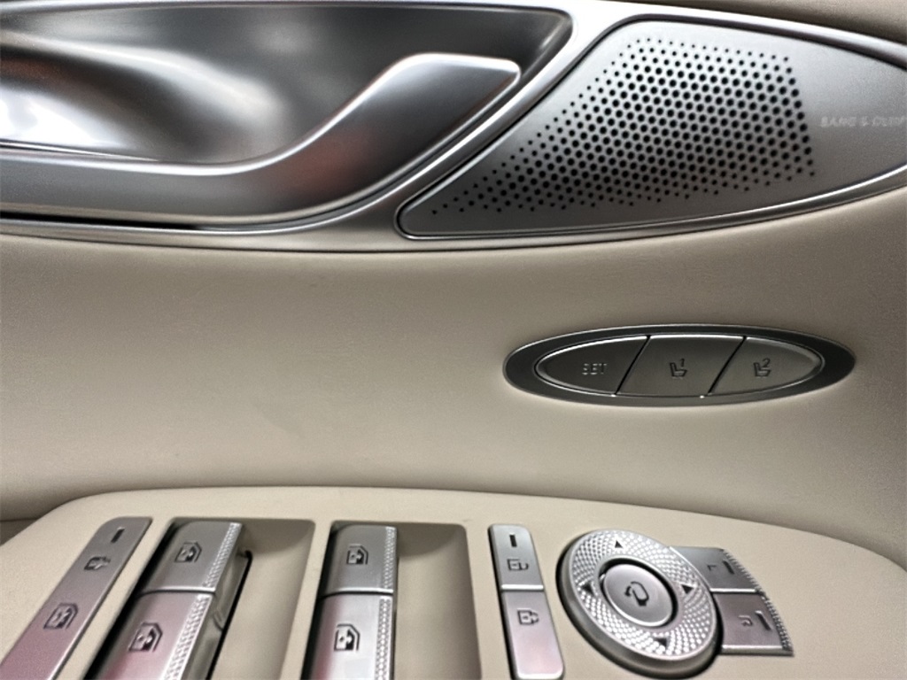 2026 Genesis GV70 2.5T Advanced photo 11