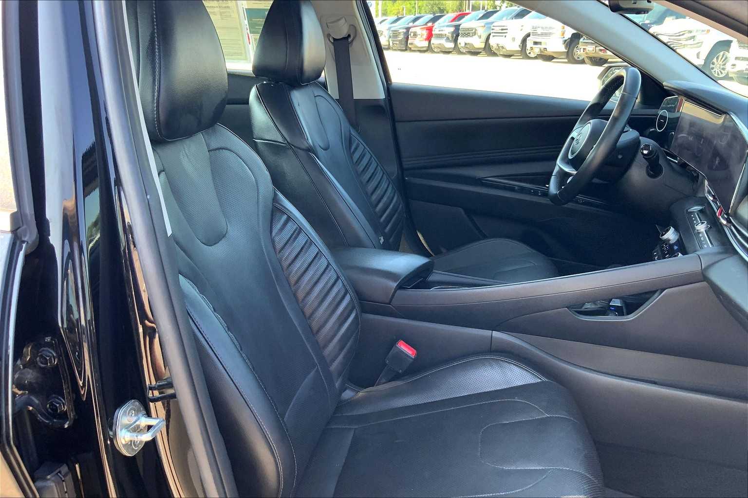 2021 Hyundai Elantra Limited photo 8