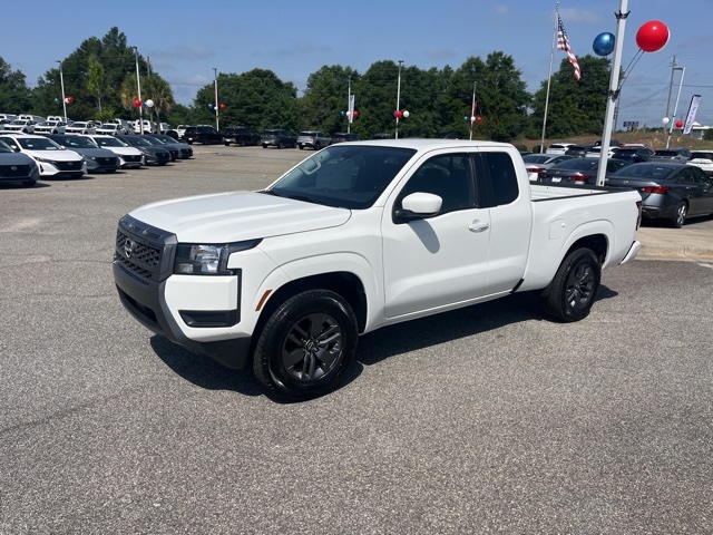 2025 Nissan Frontier King Cab SV photo 3