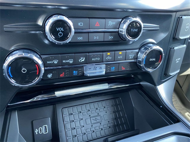 2025 Ford F-150 Lariat photo 12