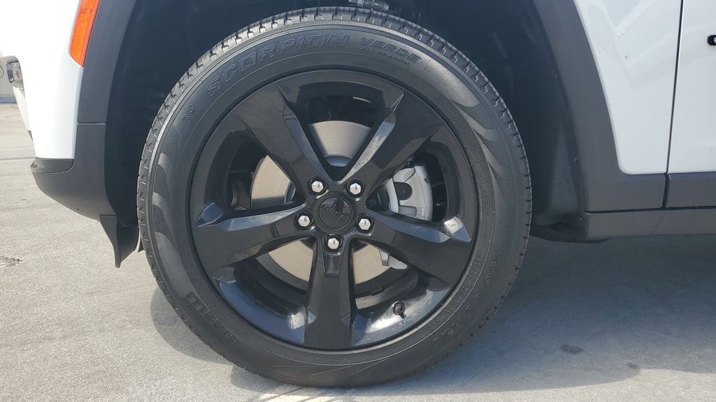 2025 Jeep Grand Cherokee Limited photo 4