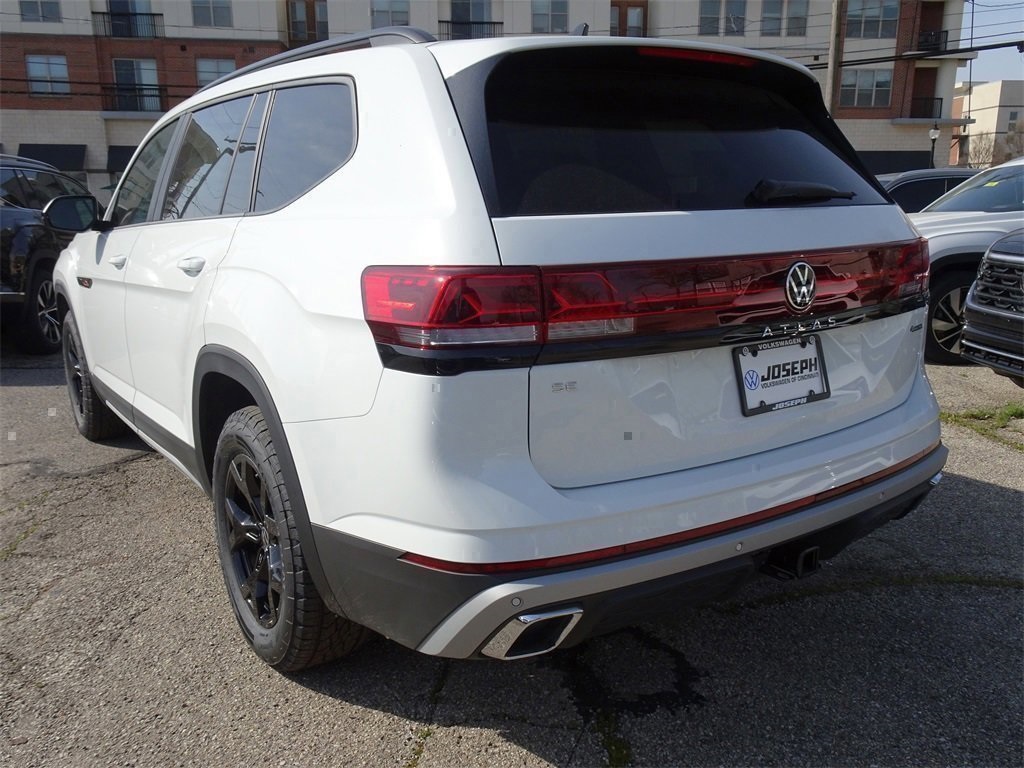 2025 Volkswagen Atlas Peak Edition SE photo 4