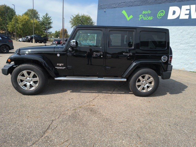 2016 Jeep Wrangler Unlimited Sahara photo 2