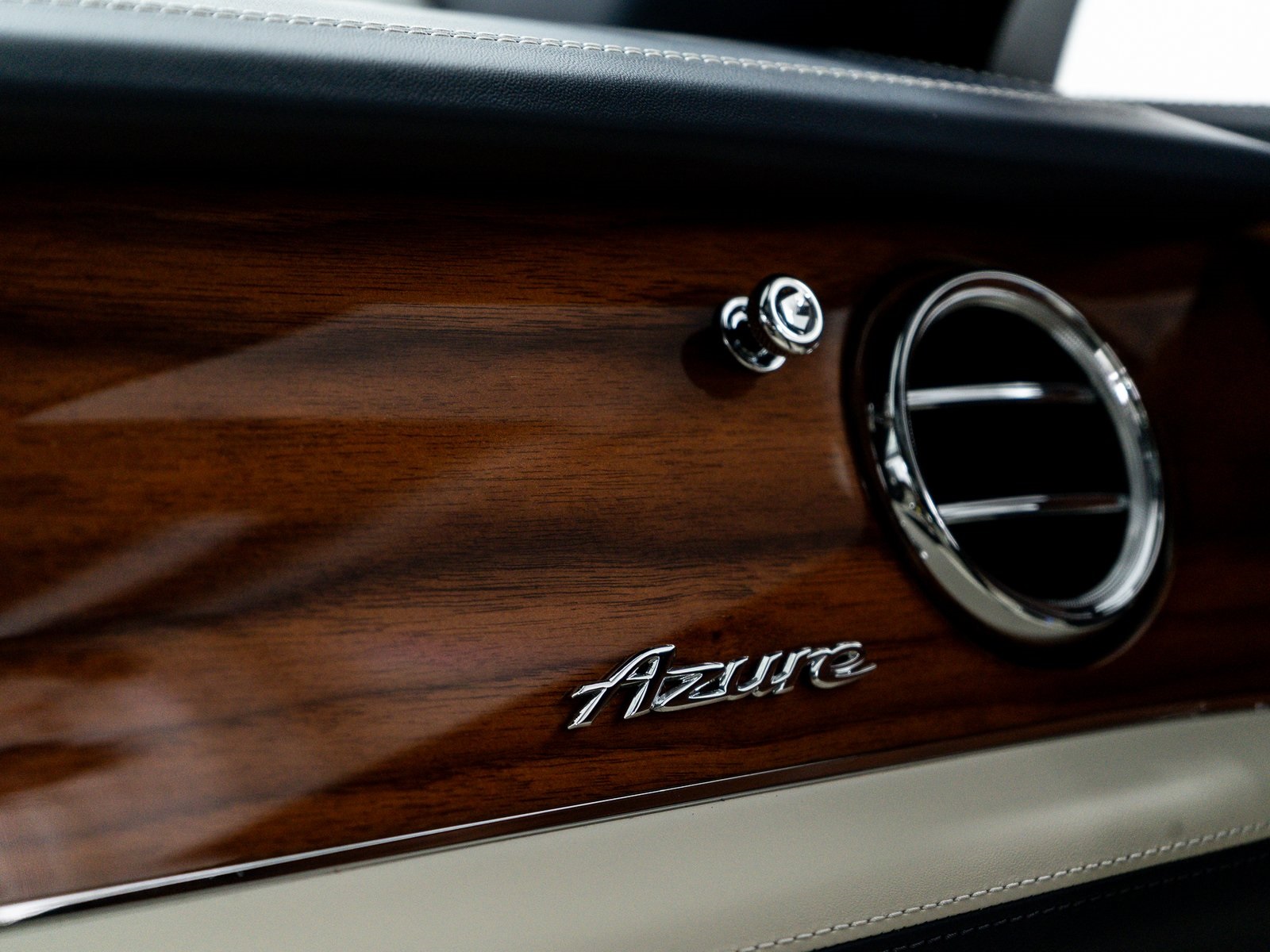 2025 Bentley Bentayga EWB Azure V8 photo 35