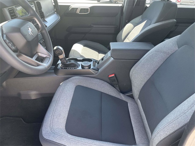 2025 Ford Bronco Base photo 6