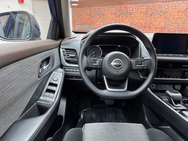 2023 Nissan Rogue SV photo 11