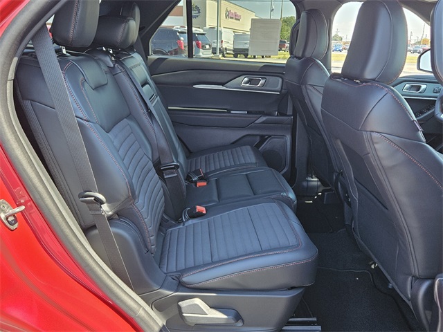 2025 Ford Explorer ST-Line photo 15