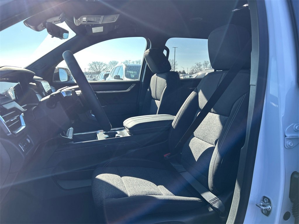 2026 GMC ACADIA - Image 15