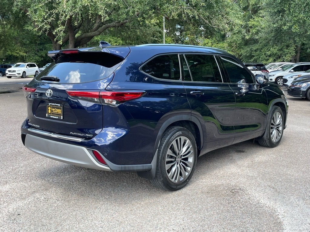 2021 Toyota Highlander Platinum photo 2