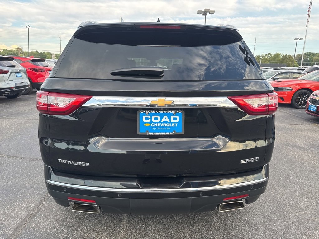 2018 Chevrolet Traverse Premier photo 2