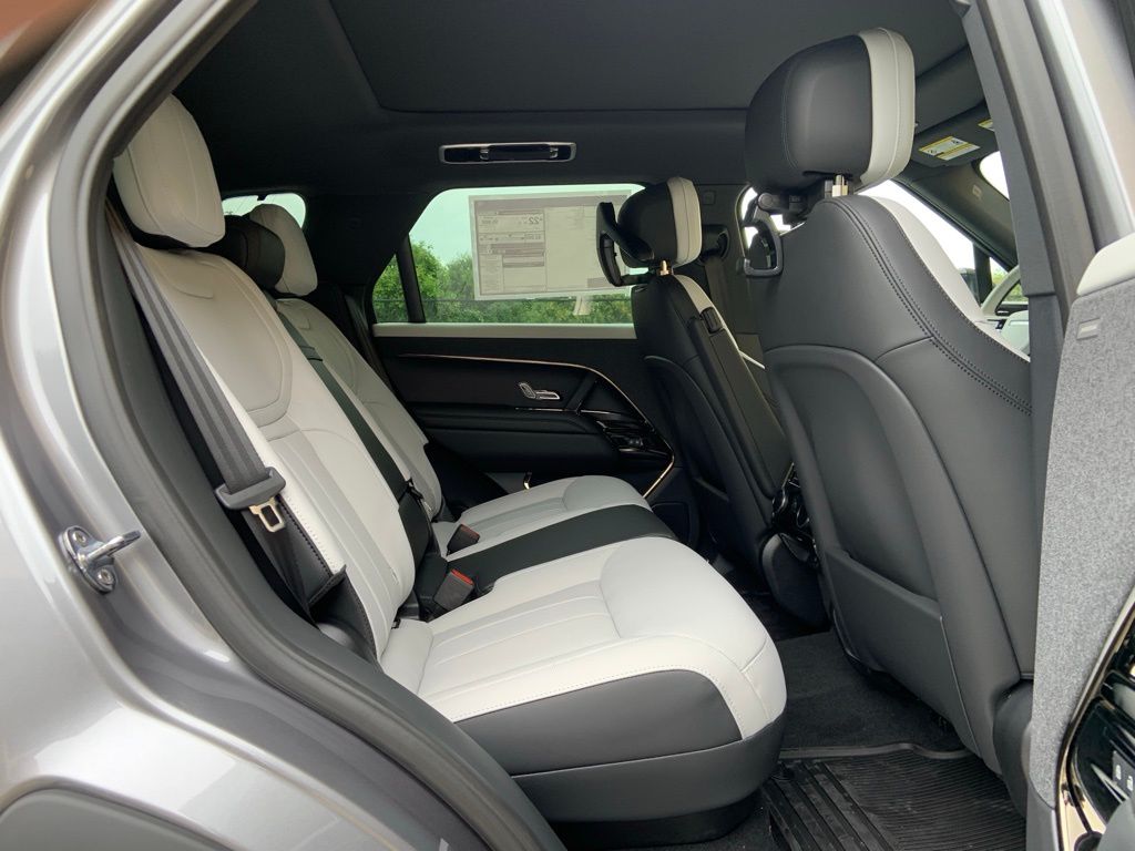 2025 Land Rover Range Rover Sport SE photo 17