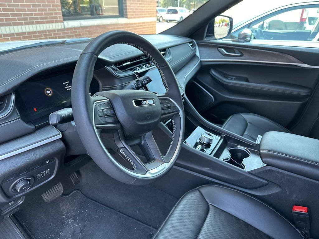 2025 Jeep Grand Cherokee 4xe Anniversary Edition photo 7