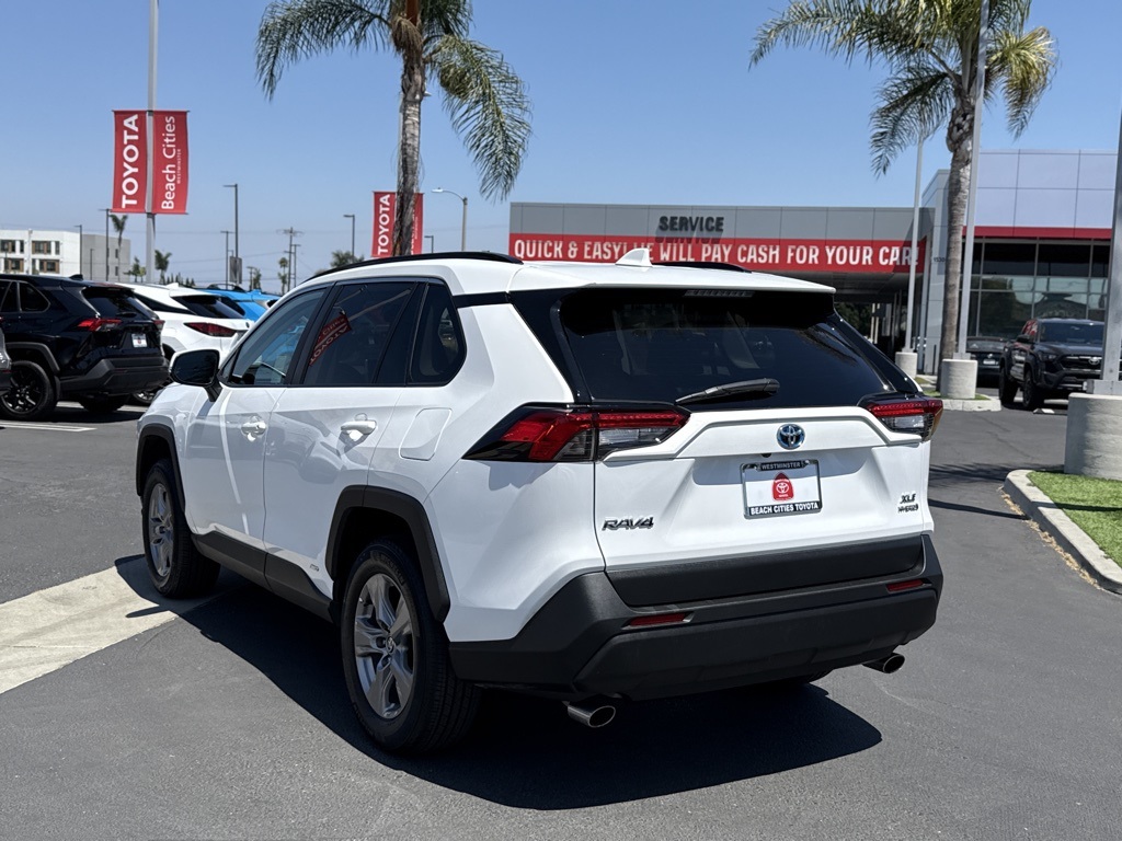 2023 Toyota RAV4 Hybrid XLE photo 3