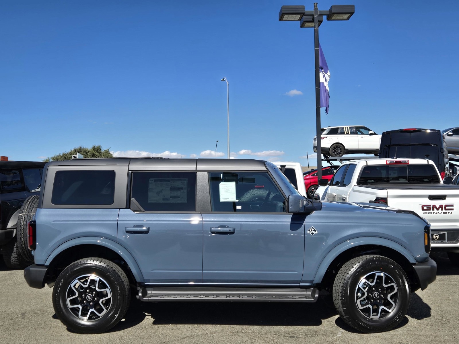 2025 Ford Bronco Outer Banks photo 3