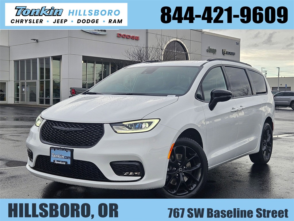 2026 Chrysler Pacifica Limited's photo