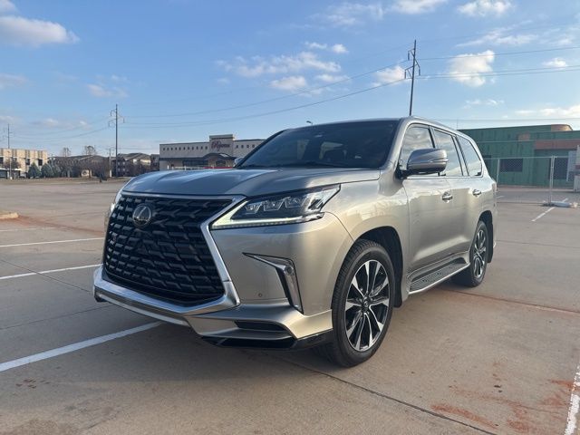 2021 Lexus LX 570's photo