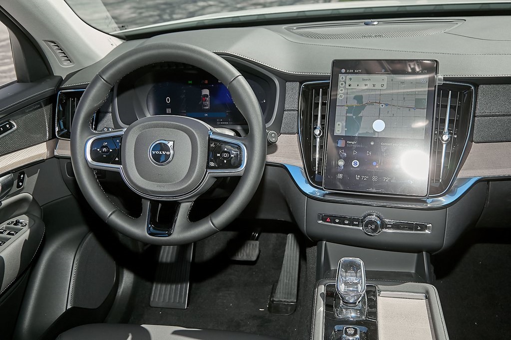 2025 VOLVO XC90 - Image 24