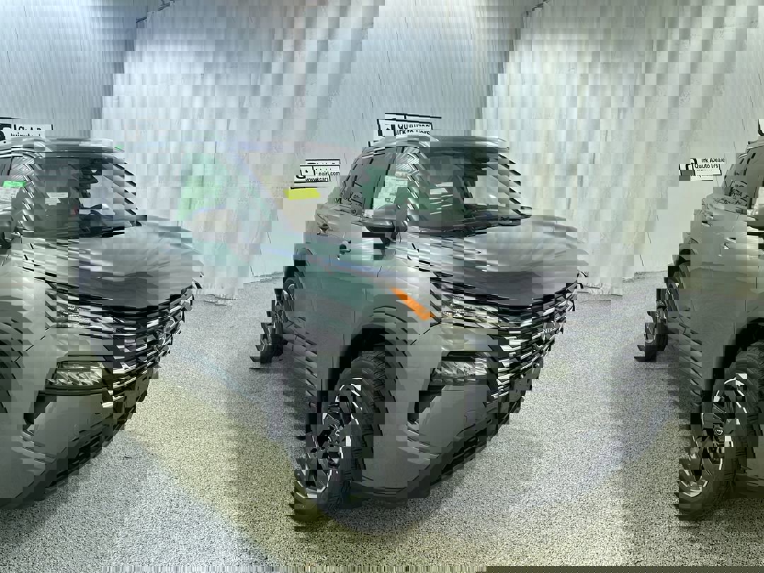 2026 Nissan Rogue SV's photo