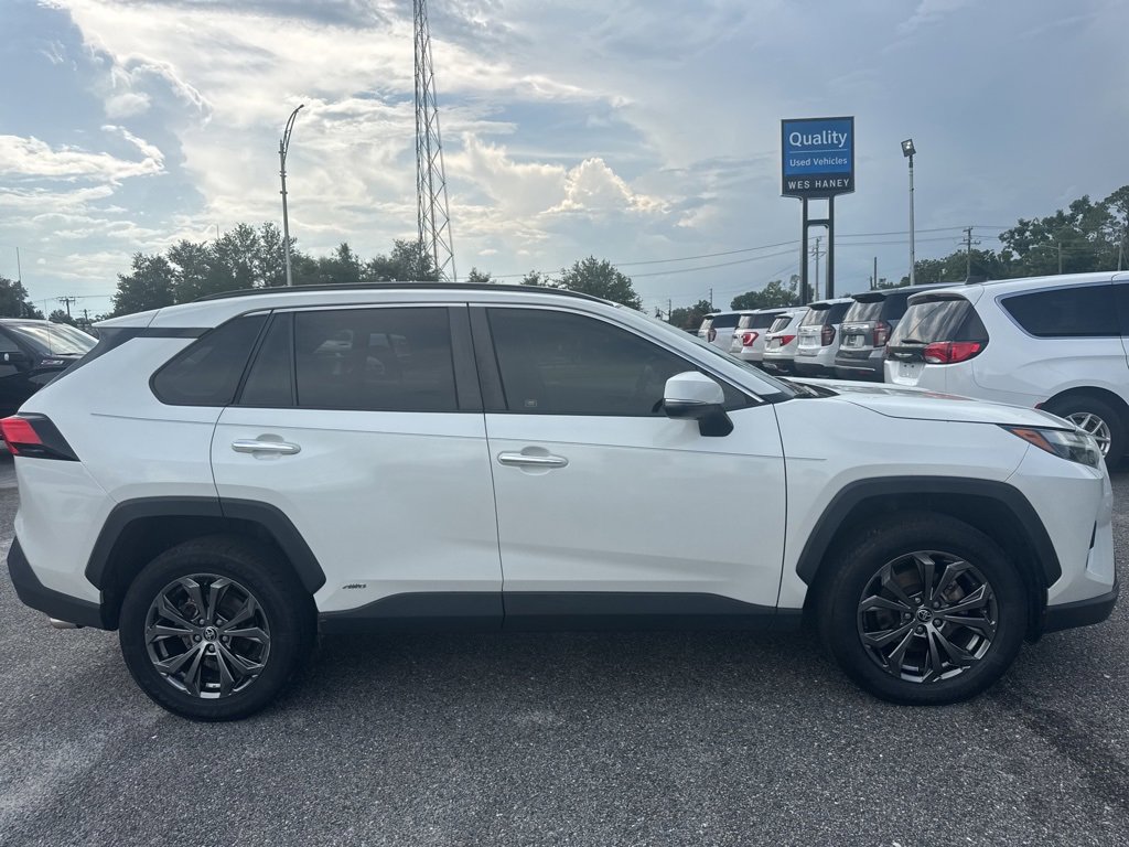 2022 Toyota RAV4 Hybrid Limited photo 3