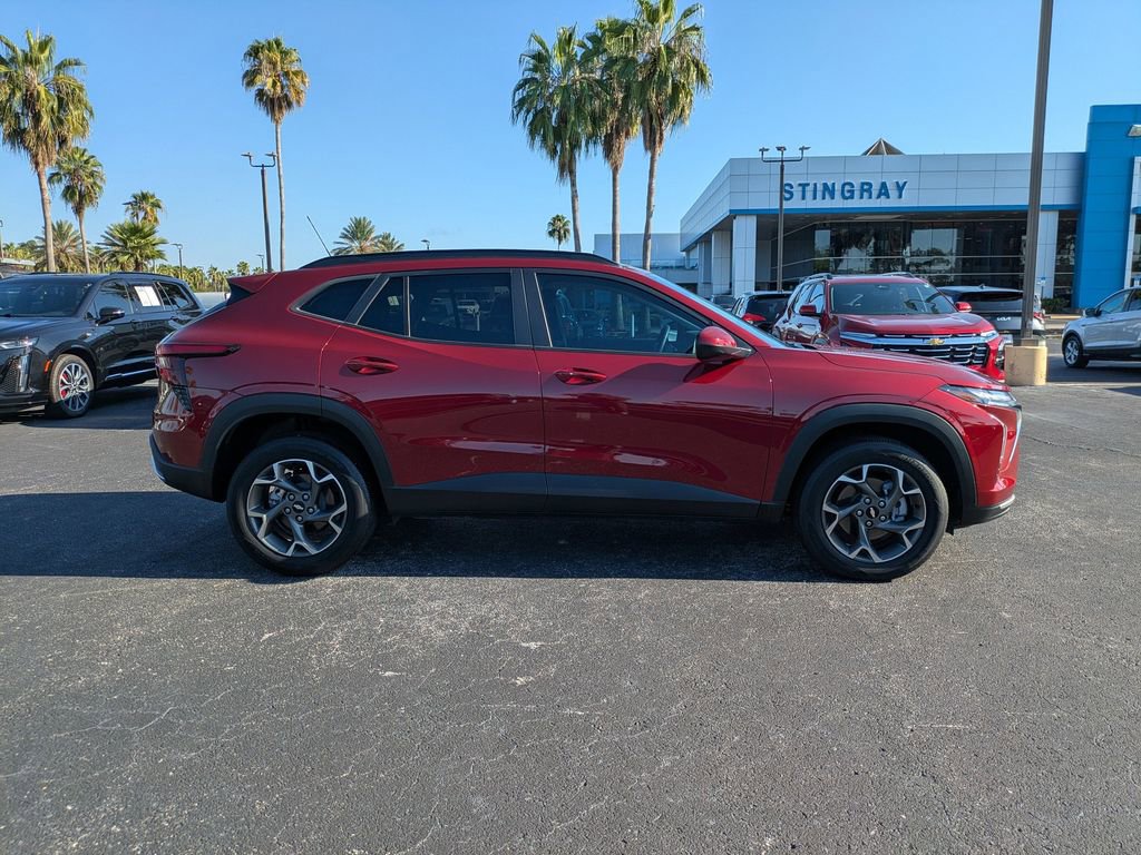 2025 Chevrolet Trax LT photo 3