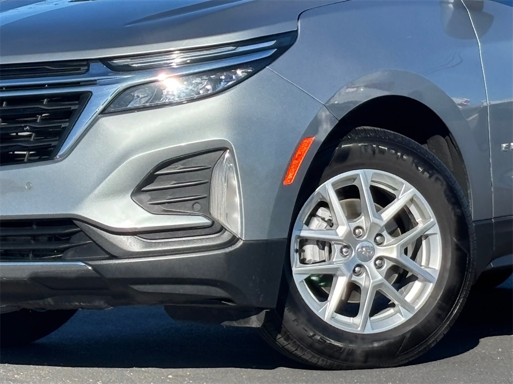 2024 Chevrolet Equinox LT photo 2