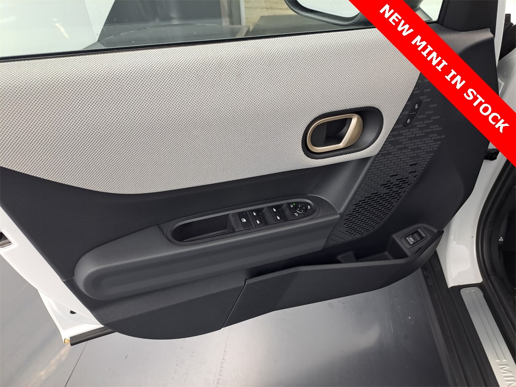 2025 Mini Cooper 4 Door Hardtop Signature photo 13