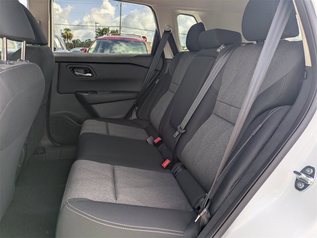 2025 Nissan Rogue SV photo 14