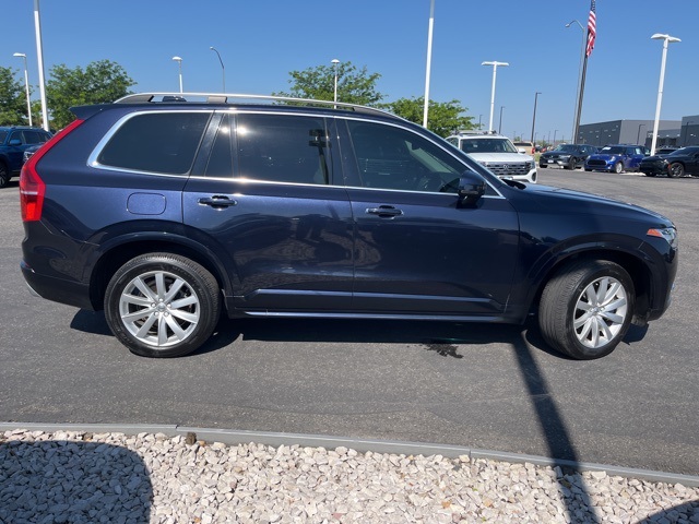 2016 Volvo XC90 T6 Momentum photo 4