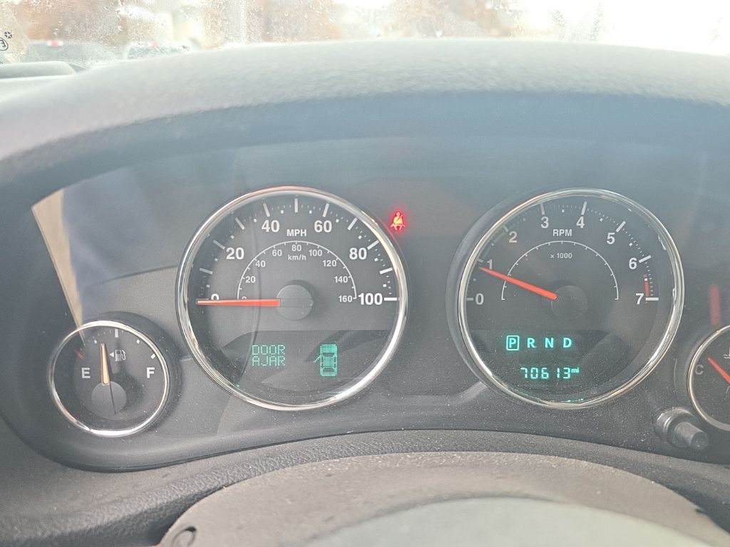 2016 Jeep Wrangler Unlimited Sahara photo 4