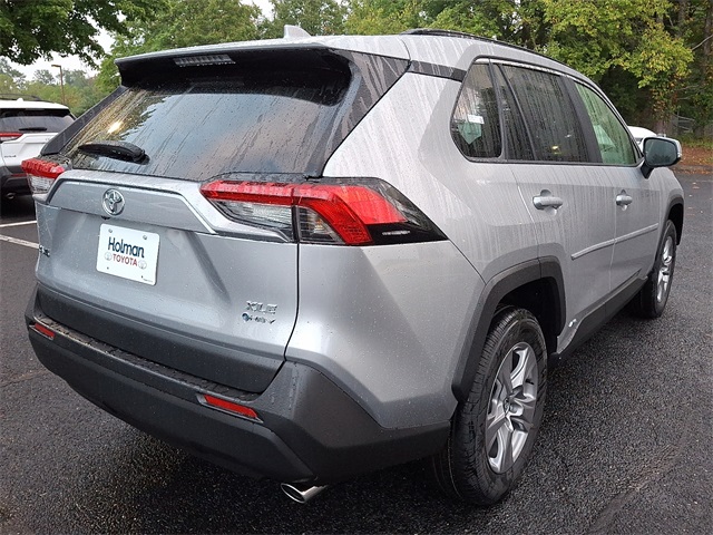 2025 Toyota RAV4 XLE photo 2